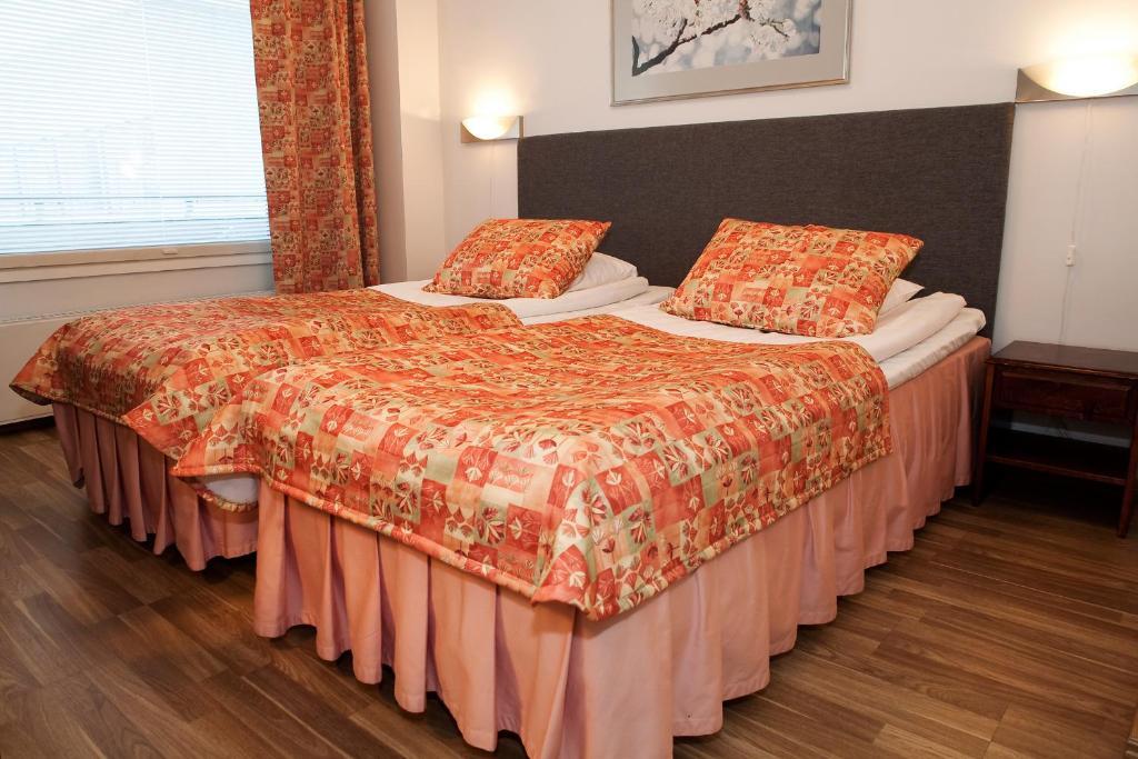 Milton Hotel *